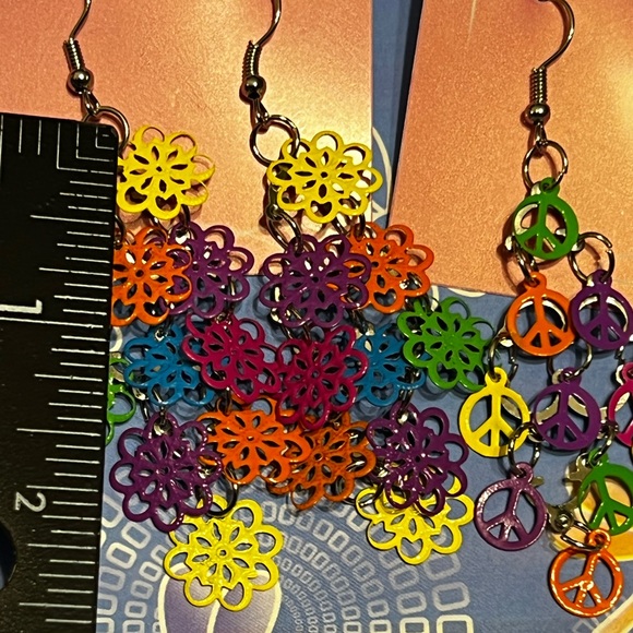 New Two Pairs Vintage Rainbow of Color Peace Signs & Floral Metal Dangle Earring - Picture 11 of 14